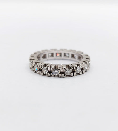 46 Alliance américaine Art déco en or blanc 18k et diamants 58 Facettes A07657