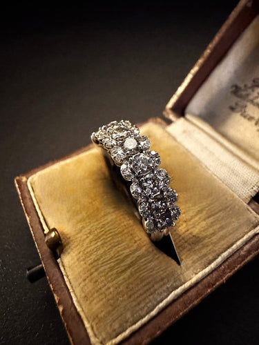 54 Bague vintage en or blanc 18K et diamants 58 Facettes Ref 4528