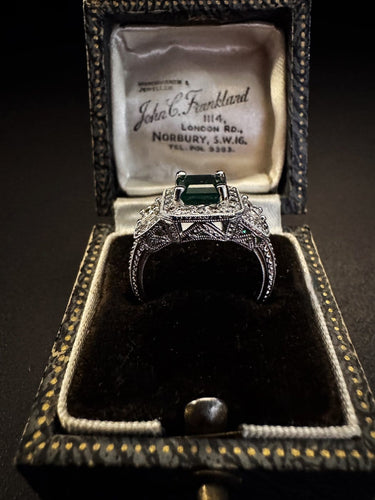 55 Bague vintage en or blanc avec émeraude et diamants 58 Facettes AN4566