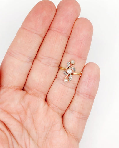 51 Bague fleur Art nouveau en or 18k, platine, perles et diamants 58 Facettes A07565