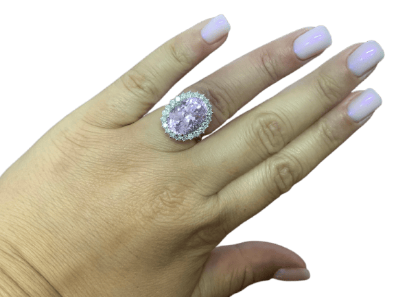 Bague halo en or blanc, kunzite et diamants