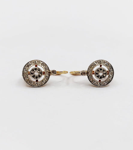 Dormeuses cible Art déco - Boucles d'oreilles en or 18k, platine et diamants 58 Facettes A07499