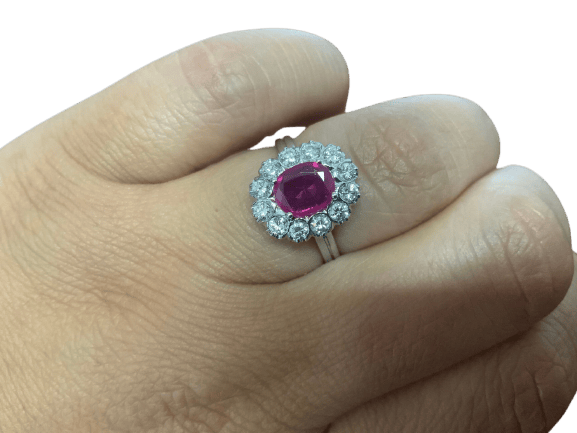 Bague en or blanc avec rubis et diamant
