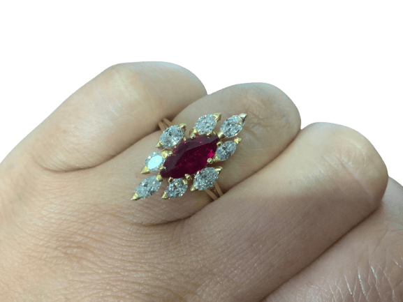 Bague marquise en or jaune 18K, rubis et diamant