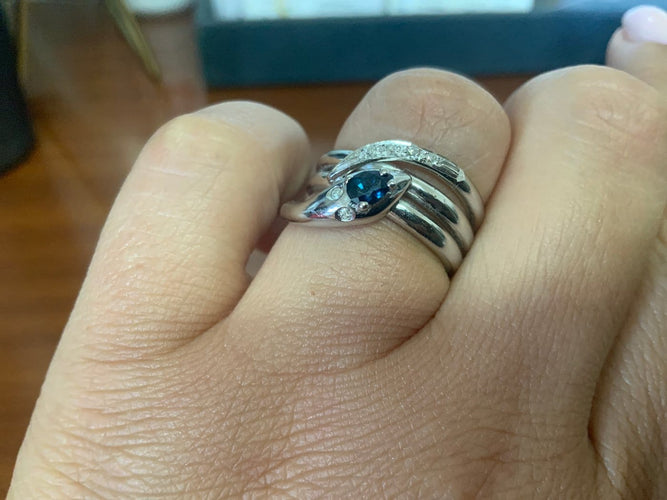 55 Bague serpent en or blanc avec saphir et diamants 58 Facettes BA 437