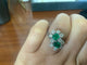 54 Bague cocktail en or blanc, émeraude colombienne et diamants 58 Facettes BA 461