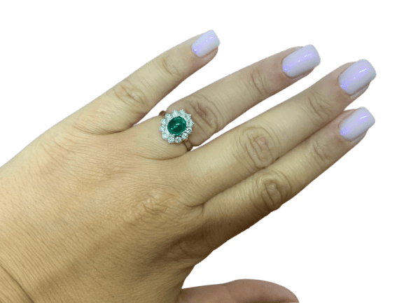 54 Bague en or blanc avec émeraude cabochon et diamant 58 Facettes BA 498