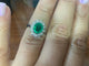 51.5 Bague halo en or blanc avec émeraude ovale et diamants 58 Facettes BA 500