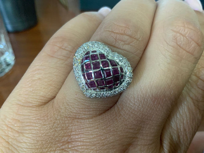 54 Bague cœur vintage en or blanc avec rubis et diamants 58 Facettes BA 1003