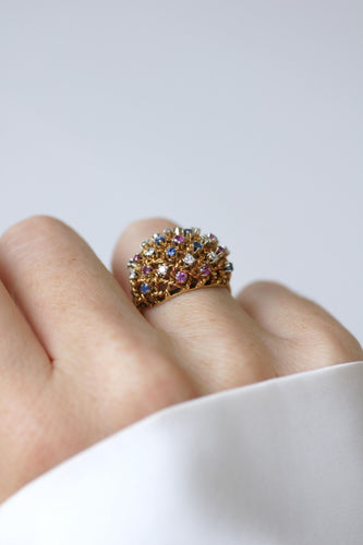 57 Bague boule cordage en or rose, saphirs, rubis et diamants 58 Facettes