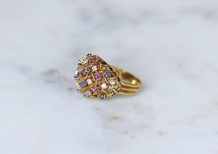 57 Bague boule cordage en or rose, saphirs, rubis et diamants 58 Facettes