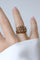 57 Bague boule cordage en or rose, saphirs, rubis et diamants 58 Facettes