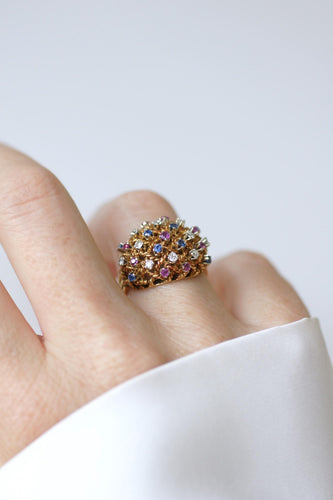 57 Bague boule cordage en or rose, saphirs, rubis et diamants 58 Facettes