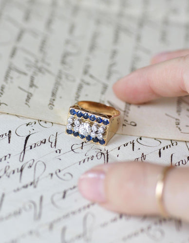 53 Tank - Bague en or rose, platine, diamant coussin et saphirs 58 Facettes