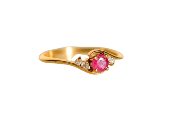Bague 47.5 Bague volutes en or jaune 18 carats, rubis et diamants 58 Facettes 3715