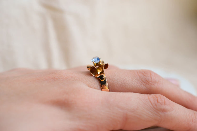 55 Bague nœud en or jaune et verre bleu ciel 58 Facettes Ref2954
