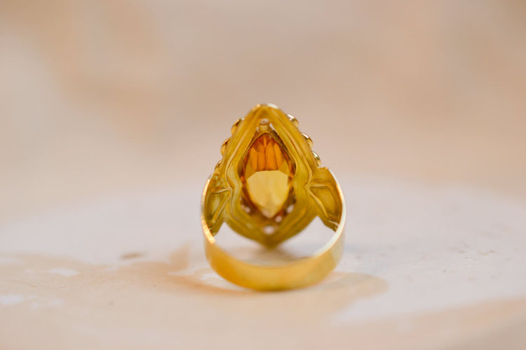 Bague Bague marquise en or jaune 18 carats avec saphir jaune synthétique 58 Facettes 3121