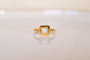 https://cdn.shopify.com/s/files/1/0963/7950/2920/files/Bague-carree-en-Or-jaune-18-carats-ornee-d_une-Perle-de-culture_9255c5d3-2d18-40ed-a86a-4ef823003f62.jpg?v=1779982110