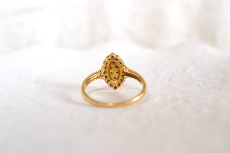 55 Bague navette en or jaune et or blanc avec diamants 58 Facettes 3377