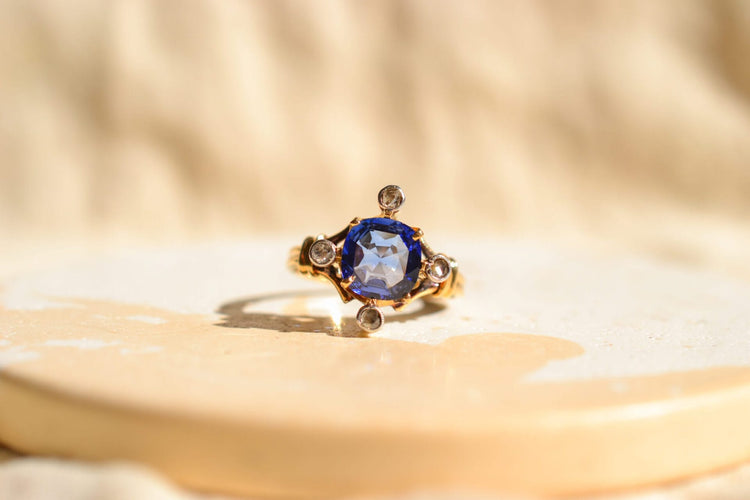 50 Bague saphir synthétique et diamants en or jaune 58 Facettes Ref3400