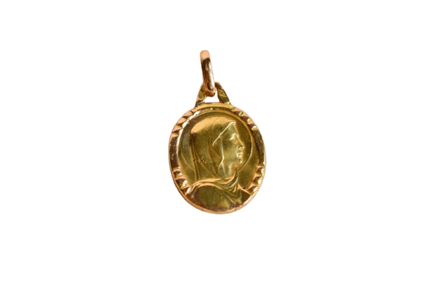 Pendentif Médaille mariale en or jaune 18 carats 58 Facettes 3530