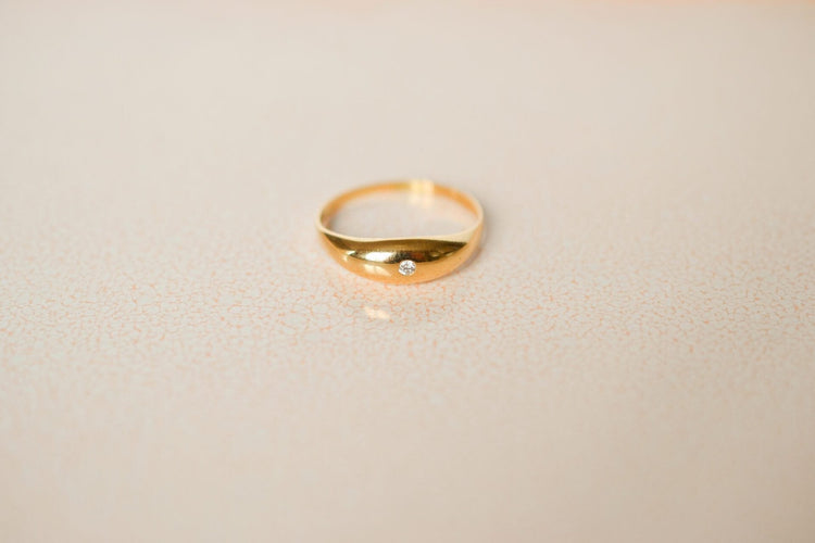 56 Jonc anglais - Bague en or jaune et diamant 58 Facettes 3595