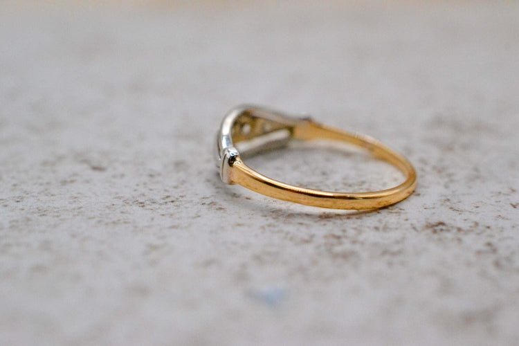 52 Bague jarretière en or jaune, or blanc et diamants 58 Facettes 3802