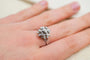 58 Bague florale en or blanc et diamants 58 Facettes 3684