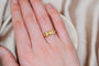 Bague 54 Bague nœud en or jaune 18 carats sertie d’oxyde 58 Facettes 3803