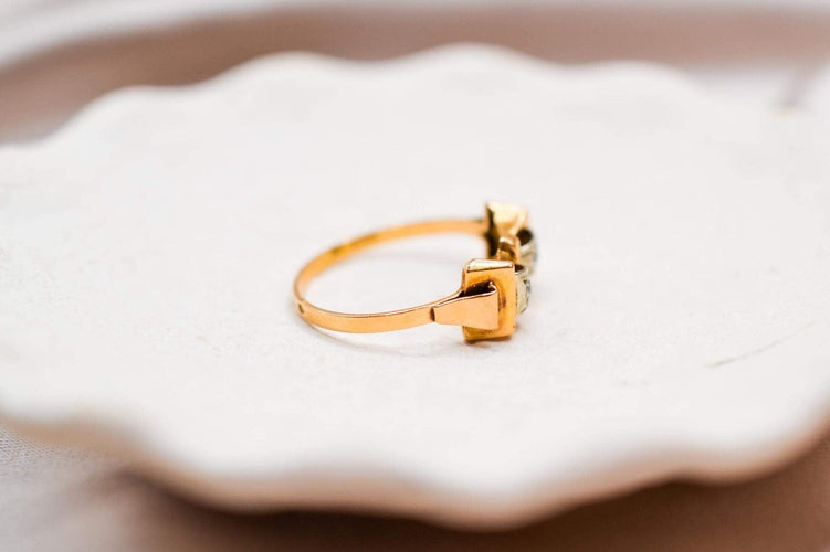 Bague 54 Bague nœud en or jaune 18 carats sertie d’oxyde 58 Facettes 3803
