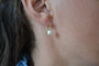 https://cdn.shopify.com/s/files/1/0963/7950/2920/files/Boucles-doreilles-perles-en-or-jaune1_7118fd06-7c16-48be-b6d6-cfa75554ee35.jpg?v=1779382002