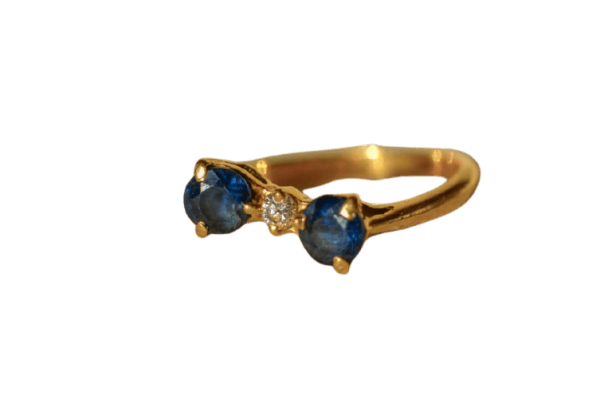 Bague 46 Bague nœud en or jaune, saphirs et diamant 58 Facettes 3815