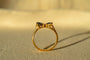 46 Bague nœud en or jaune, saphirs et diamant 58 Facettes 3815