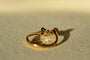 46 Bague nœud en or jaune, saphirs et diamant 58 Facettes 3815