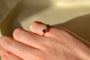 46 Bague nœud en or jaune, saphirs et diamant 58 Facettes 3815