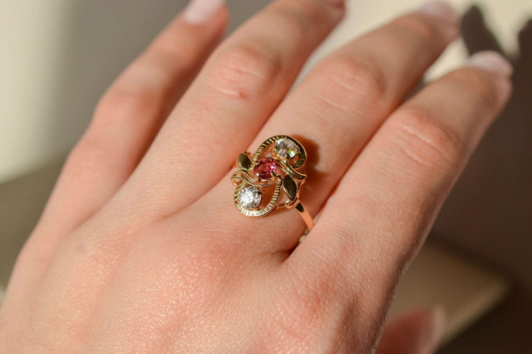 Bague 60 Bague Art nouveau en or jaune 18 carats et verre rose 58 Facettes 3780