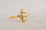 53 Bague navette en or jaune et perles de culture 58 Facettes 3904