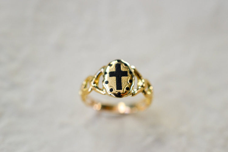 48 Bague de sentiment Croix latine en or jaune et émail 58 Facettes 3912