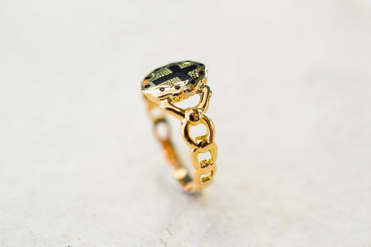 48 Bague de sentiment Croix latine en or jaune et émail 58 Facettes 3912