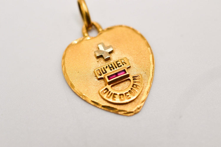 https://cdn.shopify.com/s/files/1/0963/7950/2920/files/medaille-rubis_5c21fc83-8fbb-427d-a64e-70bf57dc9622.jpg?v=1779384996