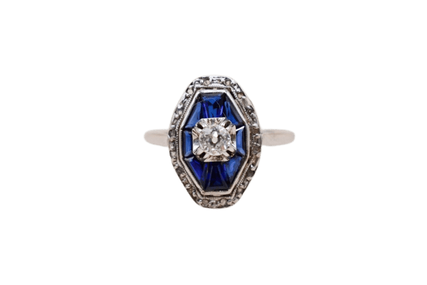 Bague 51 Bague octogonale Art déco en or blanc, diamants et saphirs 58 Facettes 3930