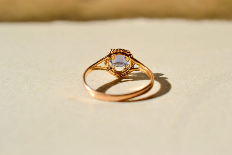 46 Bague solitaire en or jaune 14 carats et améthyste 58 Facettes 3958