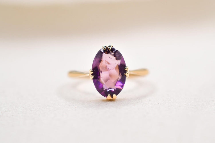 56 Bague solitaire en or jaune et améthyste 58 Facettes 3900
