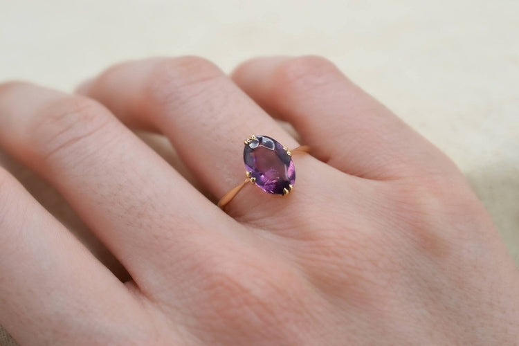 56 Bague solitaire en or jaune et améthyste 58 Facettes 3900