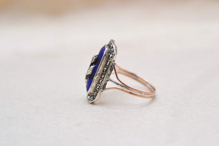 51 Bague victorienne en or rose, argent, émail et marcassites 58 Facettes 3953