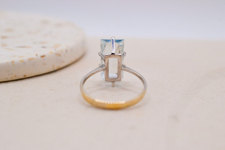 54 Bague en or blanc et jaune avec aigue-marine 58 Facettes 3987