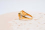 50 Bague nœud en or jaune, émeraude et diamants 58 Facettes 3988
