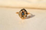 52 Marguerite - Bague en or jaune, saphir et diamants 58 Facettes 3743