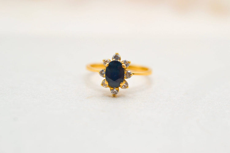 https://cdn.shopify.com/s/files/1/0963/7950/2920/files/bague-marguerite_6ce05e83-2824-4c78-a0cc-59bc3090d246.jpg?v=1779985379