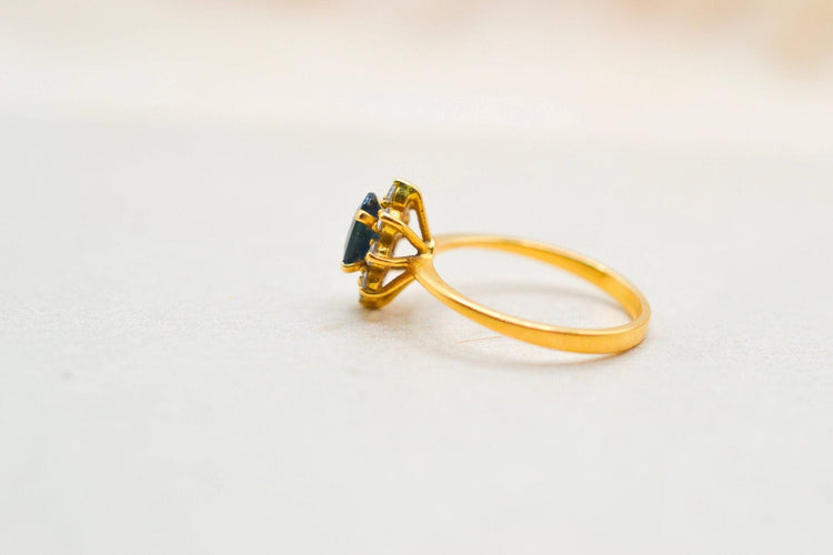https://cdn.shopify.com/s/files/1/0963/7950/2920/files/bague-ancienne-marguerite_6eb7e79f-a972-4a6a-8792-10e8010f052d.jpg?v=1779985379